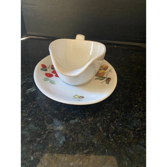 Cordon Bleu Fruit Pattern Gravy Boat and Plate (2 Pieces) - Picture 4 of 7